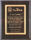 cuadro con placa met?lica, escrito en mismo color que la placa met?lica con diferentes fondos, puede incluir alg?n logotipo de empresa o instituci?n.