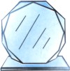 reconocimiento de escritorio de cristal con placa met?lica en forma octagonal, el escrito puede ir en cristal o placa, incluye logo de empresa o instituci?n