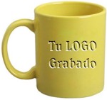 taza amarilla cermica tipo tarro, grabada en SandBlast, Capacidad: 11 oz. - 330 ml. taza publicitaria promocional con su logotipo grabado