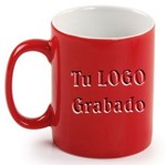 taza roja cermica tipo tarro, grabada en SandBlast, Capacidad: 11 oz. - 330 ml. taza publicitaria promocional con su logotipo grabado