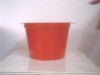 hielera promocional, con asideras, color rojo, material pl?stico, altura 12 cms., di?metro inferior 13 cms., di?metro superior 17 cms.