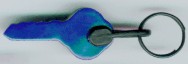 llavero promocional en forma de llave; suela eva (foami) espum?n con portavin vinilo (vinyl) tipo sandwich, caras frontales brillantes, argollas sujetador en pl?stico negro desmontable, las caras frontales las tenemos en existencias solo en color blanco, si usted la requier
